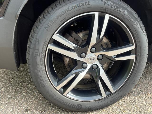 Volvo XC40 T5 Recharge Plus Dark | Harman/Kardon | 360 camera | Stoel & Stuur Verwarming |