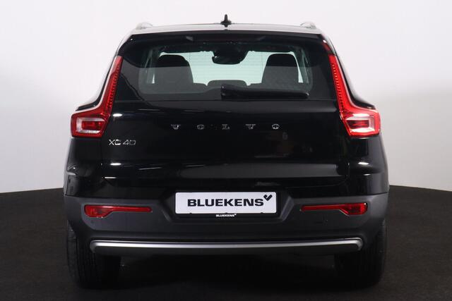 Volvo XC40 T4 Recharge Inscription Expression - IntelliSafe Assist & Surround - Parkeercamera achter - Parkeersensoren voor & achter - Apple Carplay & Android Auto - Standkachel - 18' LMV