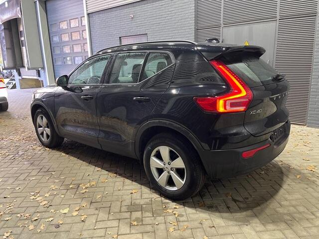 Volvo XC40 T2 Momentum Core | Camera | Stoel+Stuurverwarming | Apple Carplay | PDC V+A