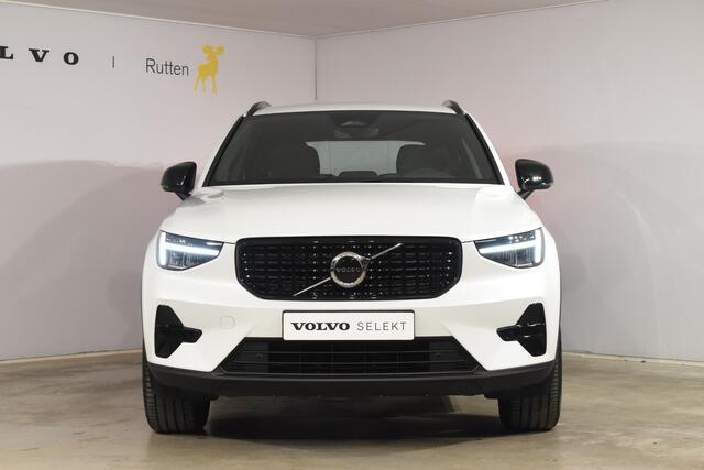 Volvo XC40 B4 211PK Automaat Plus Dark / Navigatie / Adaptive Cruise / Harman Kardon / Stuur- & Stoelverwarming / Elektrische achterklep / Achteruitrijcamera / Elektrische stoelverst. met geheugen
