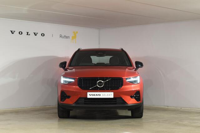 Volvo XC40 B4 211PK Automaat Plus Dark / Navigatie / Adaptive Cruise / Harman Kardon / Stuur- & Stoelverwarming / Elektrische achterklep / Achteruitrijcamera / Elektrische stoelverst. met geheugen