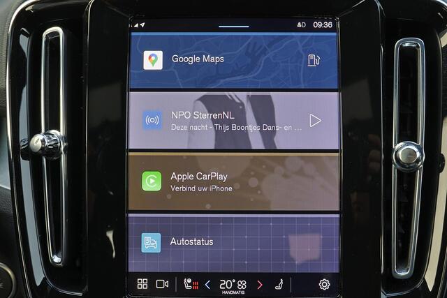 Volvo XC40 B4 Plus Dark - IntelliSafe Assist & Surround - Harman/Kardon audio - Parkeercamera achter - Verwarmde voorstoelen & stuur - Parkeersensoren voor & achter - Elektr. bedienb. voorstoelen met geheugen links - Draadloze tel. lader - Elektr. inklapbare trekhaa