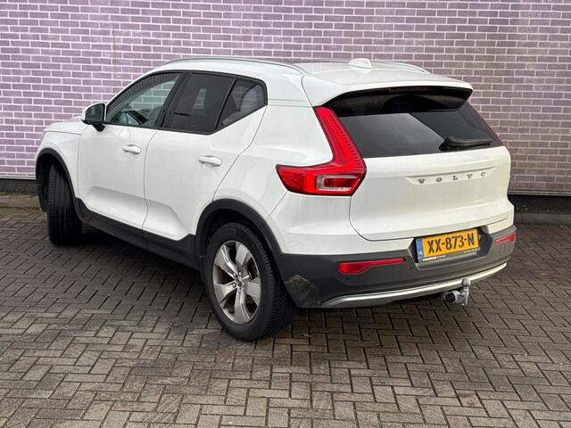 Volvo XC40 1.5 T3 Momentum | Panoramadak | Stoel- en stuurverwarming | Navigatie | Standkachel | Dode hoek detectie BLIS | Actieve LED koplampen | Achteruitrijcamera | Parkeersensoren voor + achter | Elektrische achterklep |