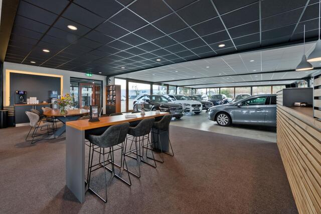 Volvo XC40 2.0 B3 ULTIMATE DARK