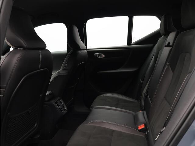 Volvo XC40 2.0 T4 R-Design / Trekhaak / Adapt. cruise / Keyless / Stoelverwarming / Parkeercamera v+a