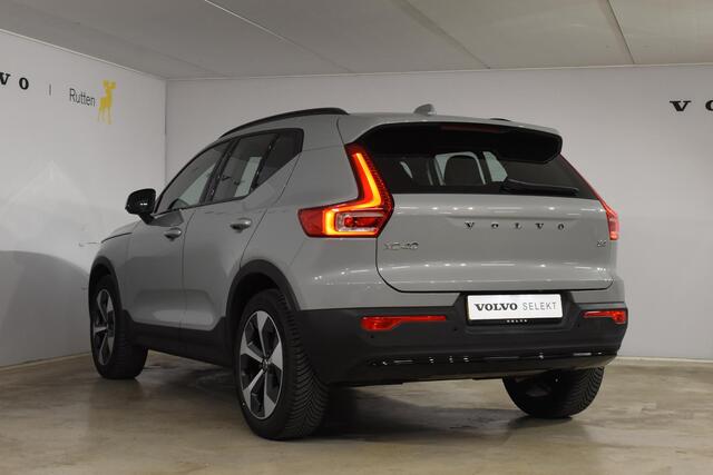 Volvo XC40 B4 211PK Automaat Plus Dark / Navigatie / Adaptive Cruise / Harman Kardon / Stuur- & Stoelverwarming / Elektrische achterklep / Achteruitrijcamera / Elektrische stoelverst. met geheugen / Trekhaak