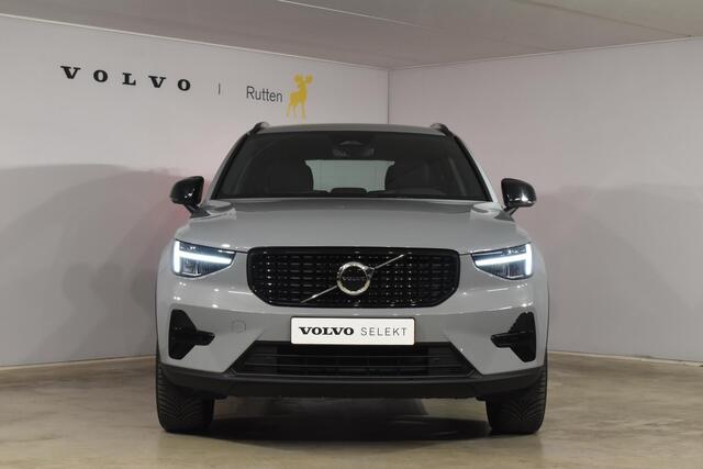 Volvo XC40 B4 211PK Automaat Plus Dark / Navigatie / Adaptive Cruise / Harman Kardon / Stuur- & Stoelverwarming / Elektrische achterklep / Achteruitrijcamera / Elektrische stoelverst. met geheugen / Trekhaak