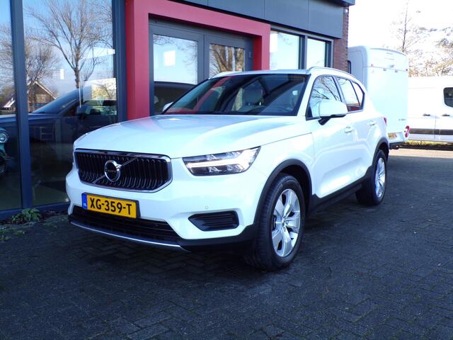 Volvo XC40 2.0 T4 Momentum Camera Leer Trekhaak NAP Nieuwstaat!!!