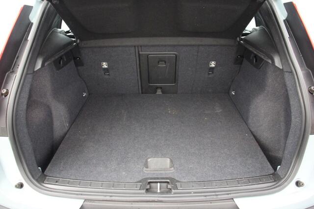 Volvo XC40 1.5 T3 Momentum - Navi, Camera, Cruise, Half Leer, Trekhaak