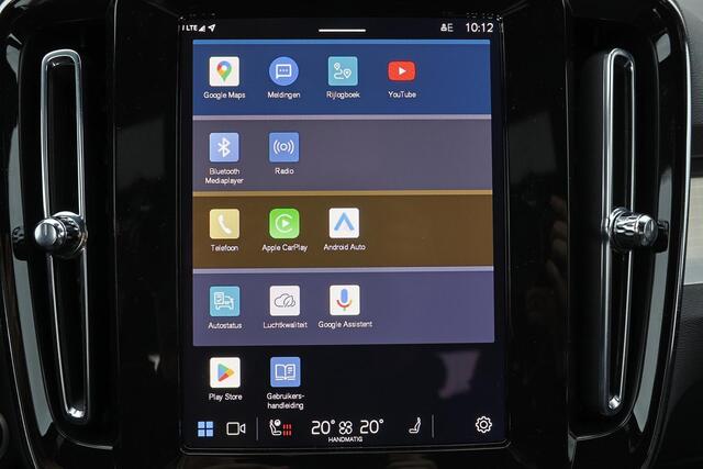 Volvo XC40 B4 Plus Dark - IntelliSafe Assist & Surround - Harman/Kardon audio - Parkeercamera achter - Verwarmde voorstoelen & stuur - Parkeersensoren voor & achter - Elektr. bedienb. voorstoelen met geheugen links - Draadloze tel. lader - Elektr. inklapbare trekhaa