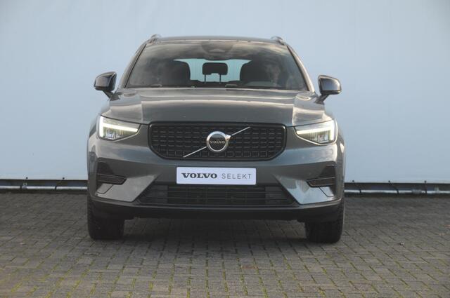 Volvo XC40 B4 211PK Automaat Plus Dark / Adaptive cruise control / Elektrische stoelen / Harman Kardon audio / Pilot assist / BLIS / Stoel en stuur verwarming / Elektrische achterklep / Parkeersensoren met camera / Google infotainment