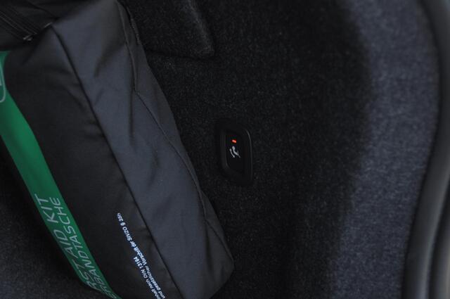 Volvo XC40 B4 211PK Automaat Plus Dark / Adaptive cruise control / Elektrische stoelen / Harman Kardon audio / Pilot assist / BLIS / Stoel en stuur verwarming / Elektrische achterklep / Parkeersensoren met camera / Google infotainment