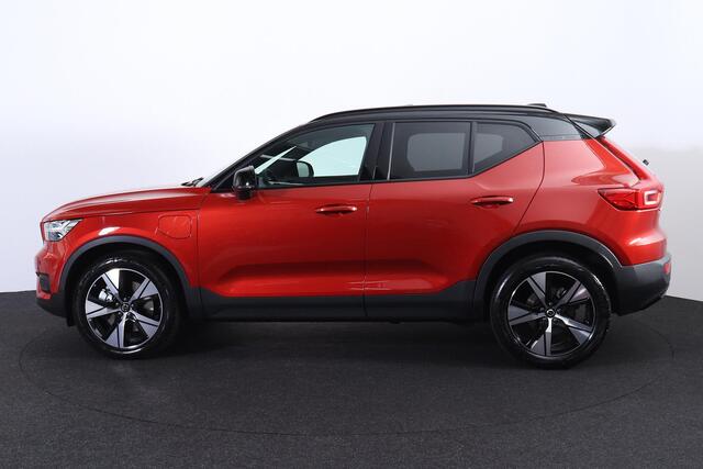 Volvo XC40 T4 Recharge R-Design - Panorama/schuifdak - IntelliSafe Assist - Harman/Kardon audio - Parkeercamera achter - Draadloze tel. oplader - Parkeersensoren voor & achter - Adaptieve LED koplampen - Apple Carplay & Android Auto - Verwarmde voorstoelen & stuur -