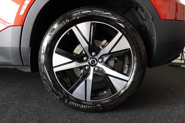 Volvo XC40 T4 Recharge R-Design - Panorama/schuifdak - IntelliSafe Assist - Harman/Kardon audio - Parkeercamera achter - Draadloze tel. oplader - Parkeersensoren voor & achter - Adaptieve LED koplampen - Apple Carplay & Android Auto - Verwarmde voorstoelen & stuur -