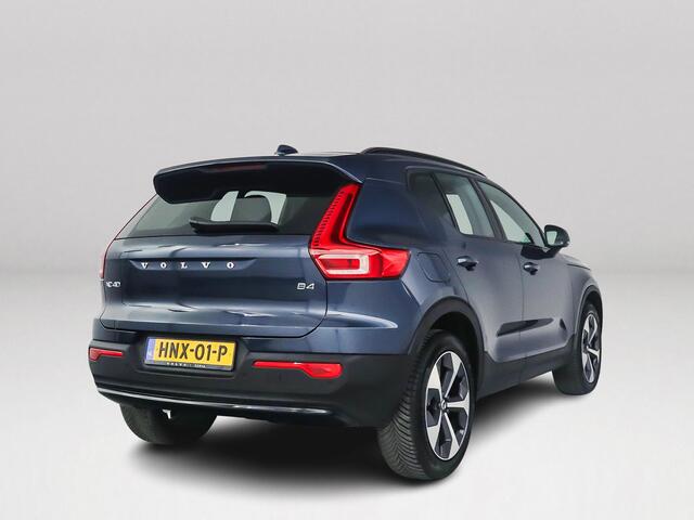 Volvo XC40 B4 Plus Dark Modeljaar 2026 | Parkeercamera | Stoel- en Stuurverwarming | Harman Kardon | Trekhaak