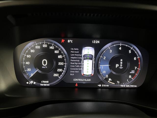 Volvo XC40 1.5 T3 Momentum Pro Navi / Apple / Stoel & stuurverw. / Dode hoek / Trekhaak / Camera / PDC