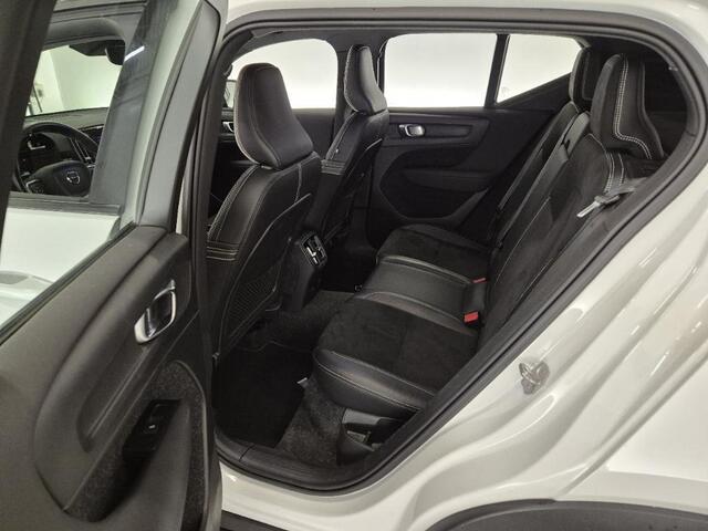 Volvo XC40 Recharge P8 AWD R-Design | Trekhaak | Blis | 360º Camera | Adaptieve cruise controle | Memory | Camera | Warmte Pomp | Stoel + Stuur verwarming |