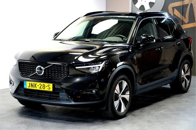 Volvo XC40 1.5 T4 Plug-in Hybrid 155kW/211pk DCT7 Plus Dark FACELIFT! HARMAN/KARDON PREMIUM + EL.TREKHAAK + CLIMA + CRUISE + NAVI SENSUS + LANE ASSIST + SPORTSTOELEN + KEYLESS ENTRY&GO + EL.ACHTERKLEP + CAMERA + PD-GLASS + PARKSENSOREN V&A + 18" LM-VELGEN!!