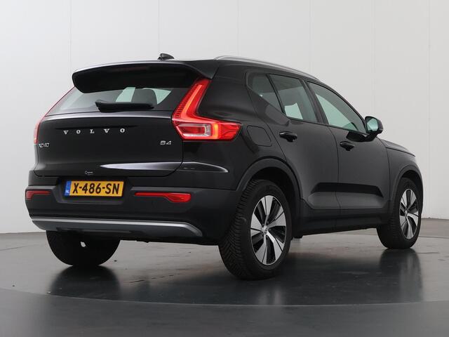 Volvo XC40 2.0 B4 Momentum Business | Navigatie | Parkeercamera | Stoel/Stuurverwarming | Keyless Go | Cruise Control Adaptief |