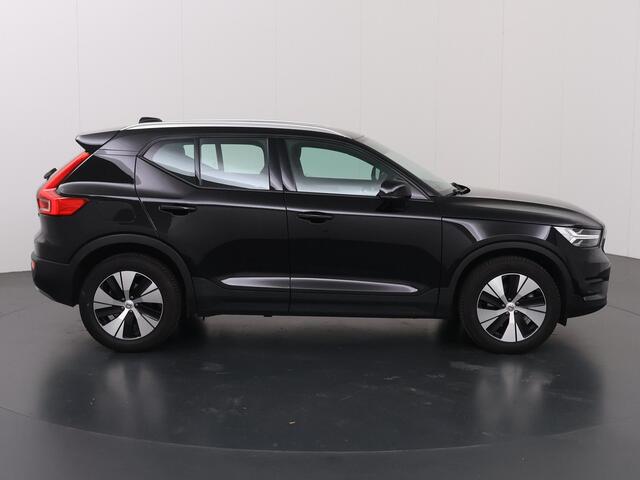 Volvo XC40 2.0 B4 Momentum Business | Navigatie | Parkeercamera | Stoel/Stuurverwarming | Keyless Go | Cruise Control Adaptief |