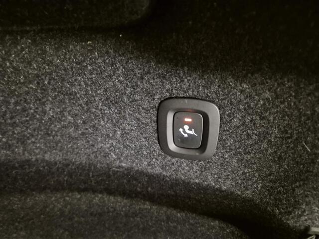 Volvo XC40 1.5 T3 Business Pro | Adaptieve Cruise Control | Trekhaak | Dodehoek Detectie | DAB+ | Navigatie | Apple CarPlay & Android Auto |