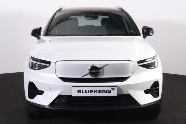 Volvo XC40 Recharge Plus 70 kWh - IntelliSafe Assist & Surround - Parkeercamera achter - Verwarmde voorstoelen & stuur - Parkeersensoren voor & achter - Draadloze tel. lader - Warmtepomp - Extra getint glas - 19' LMV