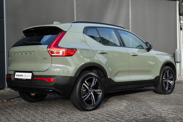 Volvo XC40 B4 Plus Dark | Verwarmbare Voorstoelen en Stuurwiel | Semi-Elektrische Trekhaak | Verwarmbare Voorruit | Premium Audio by Harman Kardon | Adaptieve Cruise Control | Park Assist