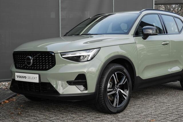 Volvo XC40 B4 Plus Dark | Verwarmbare Voorstoelen en Stuurwiel | Semi-Elektrische Trekhaak | Verwarmbare Voorruit | Premium Audio by Harman Kardon | Adaptieve Cruise Control | Park Assist