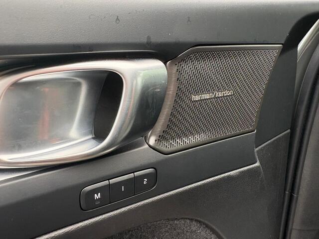 Volvo XC40 2.0 B4 Plus Dark | Harman/Kardon | Elektrisch verstelbare stoelen | Trekhaak |