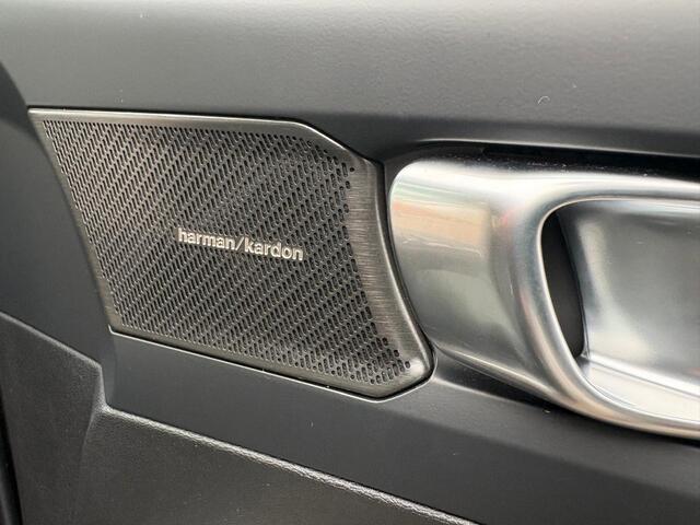 Volvo XC40 2.0 B4 Plus Dark | Harman/Kardon | Elektrisch verstelbare stoelen | Trekhaak |