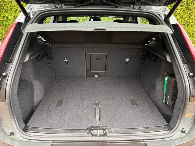 Volvo XC40 2.0 B4 Plus Dark | Harman/Kardon | Elektrisch verstelbare stoelen | Trekhaak |