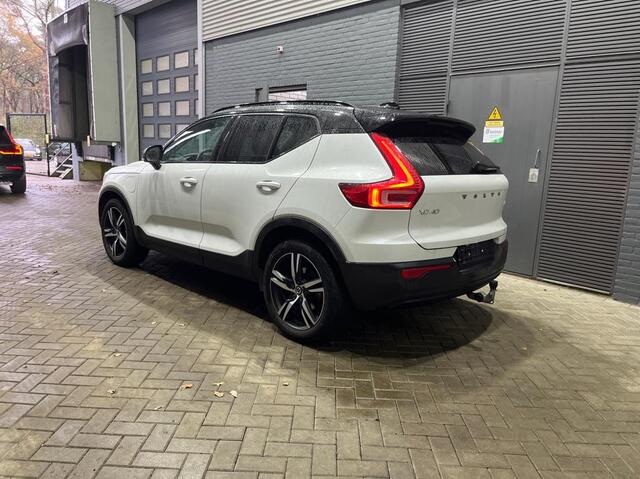 Volvo XC40 T4 Recharge R-Design Expr. | Leder | Trekhaak | BLIS | harman/kardon | Stoel+Stuurverwarming | Keyless