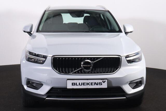 Volvo XC40 T2 Business Pro - IntelliSafe Assist & Surround - Parkeercamera achter - Parkeersensoren achter - High Performance audio- Elektr. inklapbare trekhaak - 18' LMV