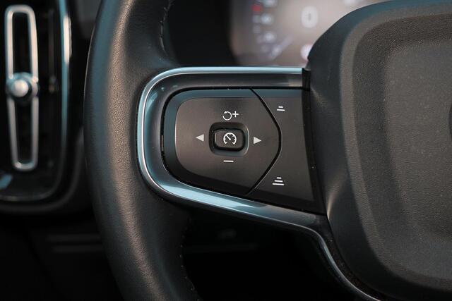 Volvo XC40 T2 Business Pro - IntelliSafe Assist & Surround - Parkeercamera achter - Parkeersensoren achter - High Performance audio- Elektr. inklapbare trekhaak - 18' LMV