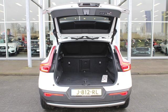 Volvo XC40 T2 Automaat Business Pro | Schuif/kanteldak | Trekhaak | El. stoelen | H&K Audio | 360 Camera