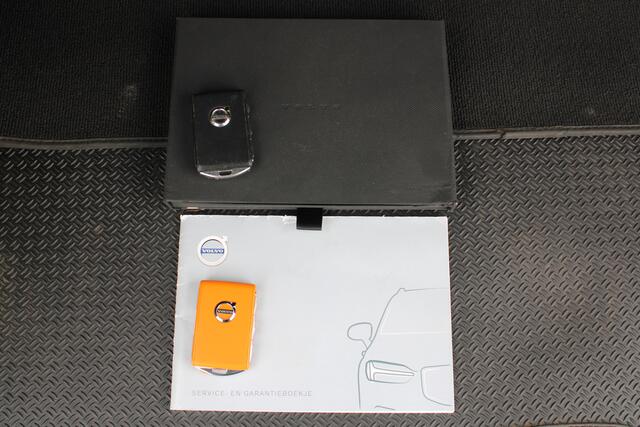 Volvo XC40 T5 Automaat Recharge R-Design | 360 Camera | H&K Audio | Schuif/kanteldak | Adapt. Cruise | Trekhaak