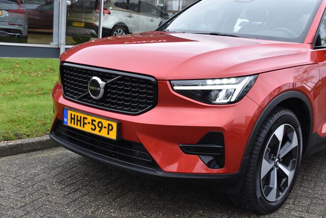 Volvo XC40 B4 211PK Automaat Plus Dark | Trekhaak | Blis | ACC | H&K | Elektr. Stoel | Camera | All seasons