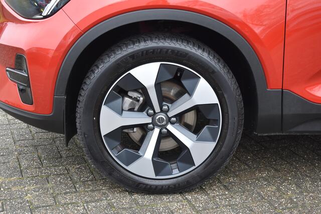 Volvo XC40 B4 211PK Automaat Plus Dark | Trekhaak | Blis | ACC | H&K | Elektr. Stoel | Camera | All seasons