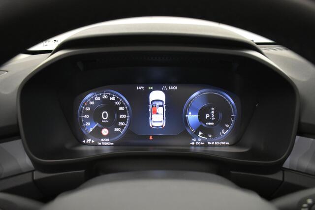 Volvo XC40 1.5 T5 Plug-in hybrid Ultimate Dark SOH 97% Pano Cam Dhoek El-stoelen + Aklep Harman Kardon