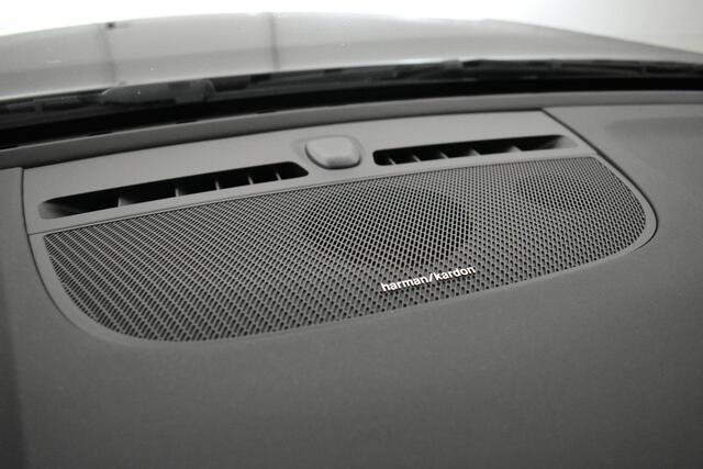 Volvo XC40 1.5 T5 Plug-in hybrid Ultimate Dark SOH 97% Pano Cam Dhoek El-stoelen + Aklep Harman Kardon