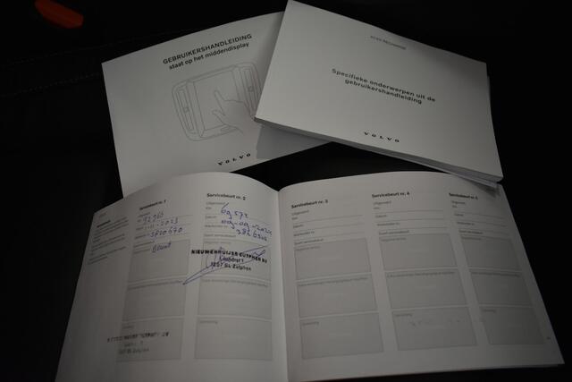 Volvo XC40 1.5 T5 Plug-in hybrid Ultimate Dark SOH 97% Pano Cam Dhoek El-stoelen + Aklep Harman Kardon