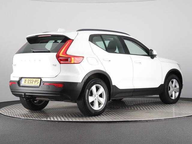 Volvo XC40 1.5 T2 Momentum Core (NL-Auto / Trekhaak / Navi / Cruise / Carplay)