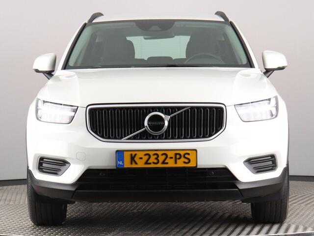Volvo XC40 1.5 T2 Momentum Core (NL-Auto / Trekhaak / Navi / Cruise / Carplay)
