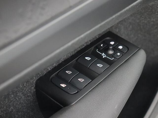 Volvo XC40 1.5 T2 Momentum Core (NL-Auto / Trekhaak / Navi / Cruise / Carplay)