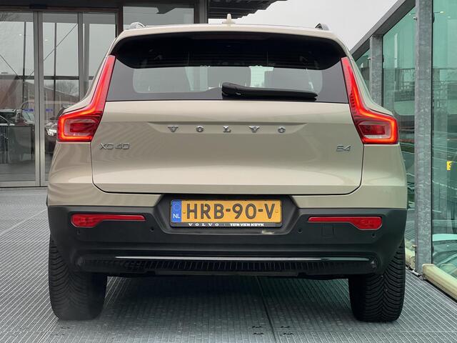 Volvo XC40 2.0 B4 Plus Dark Harman-Kardon premium sound system, Electr. verstelbare voorstoelen, Verwarmde voorstoelen + stuurwiel, Trekhaak semi electrisch, Parkeer camera.