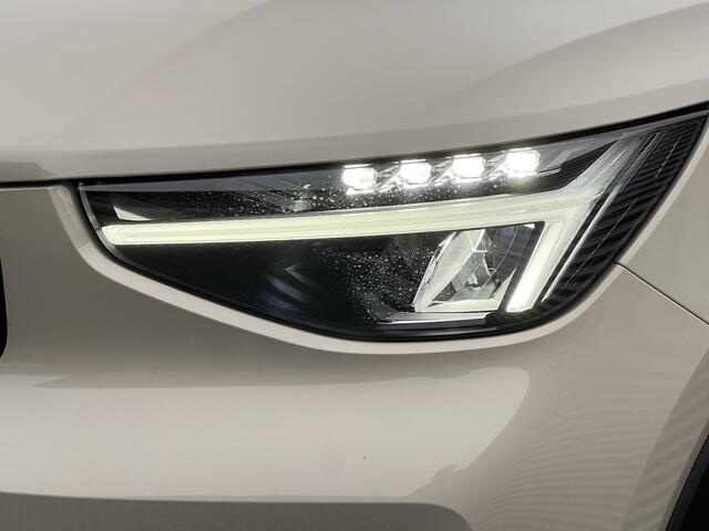 Volvo XC40 2.0 B4 Plus Dark Harman-Kardon premium sound system, Electr. verstelbare voorstoelen, Verwarmde voorstoelen + stuurwiel, Trekhaak semi electrisch, Parkeer camera.