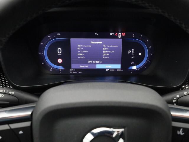 Volvo XC40 2.0 B3 Ultimate Bright | PANO | 360° | H&K | KEYLESS | STOEL- EN STUURVERW.