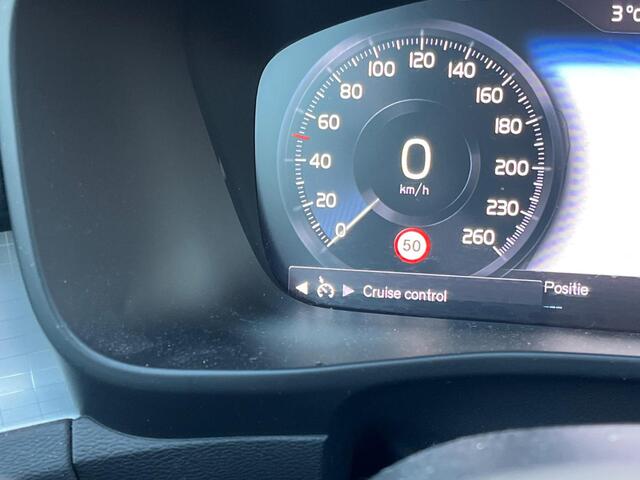 Volvo XC40 1.5 T3 Momentum Pro | All Season Banden | Cruise Control | Elektrische achterklep | Trekhaak | On Call | Dealer Onderhouden |