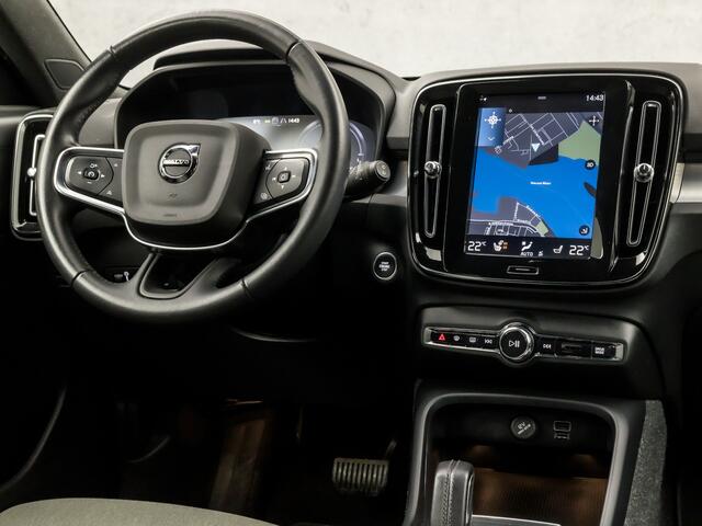 Volvo XC40 1.5 T4 Recharge R-Design Expression 211Pk Automaat (APPLE CARPLAY, GROOT NAVI, STUUR/STOELVERWARMING, ZWART HEMEL, CAMERA, SPORTSTOELEN, ADAPTIVE CRUISE, TREKHAAK, KEYLESS, NIEUWSTAAT)