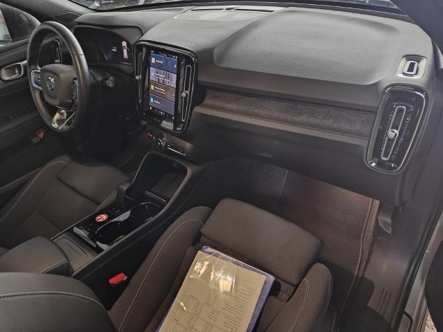 Volvo XC40 Single Motor Extended Range Plus 82 kWh | Verwarmbare voorstoelen | Verwarmbaar stuurwiel | Warmtepomp | Adaptieve cruisecontrol | BLIS